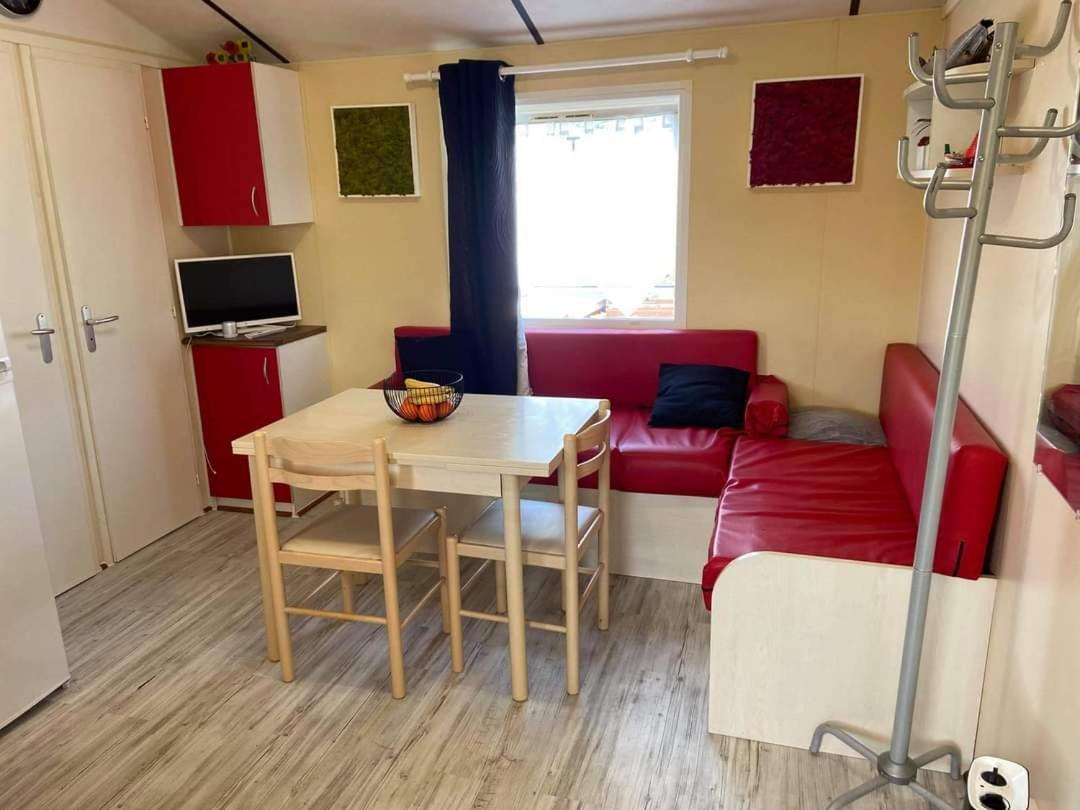 Camping Le Clos Du Thym 滨海阿热莱斯 外观 照片